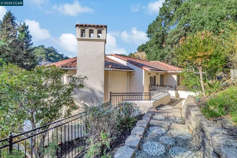 $3,700,000 | 74 Yarrow Valley Lane, Orinda, CA 94563