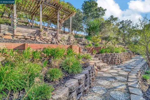 $3,700,000 | 74 Yarrow Valley Lane, Orinda, CA 94563