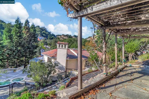 $3,700,000 | 74 Yarrow Valley Lane, Orinda, CA 94563