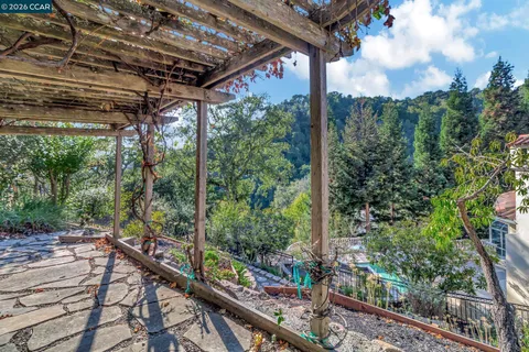 $3,700,000 | 74 Yarrow Valley Lane, Orinda, CA 94563