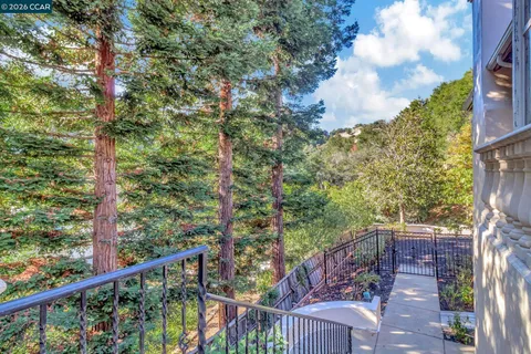 $3,700,000 | 74 Yarrow Valley Lane, Orinda, CA 94563