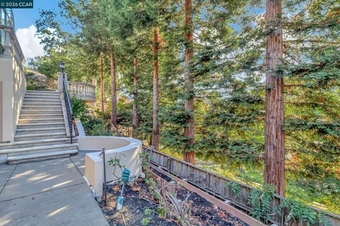 $3,700,000 | 74 Yarrow Valley Lane, Orinda, CA 94563