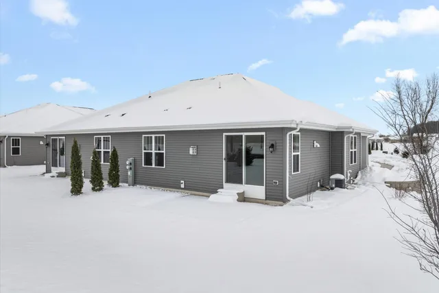 $402,900 | 520 Hunter Oaks Boulevard, Unit 801, Watertown, WI 53094