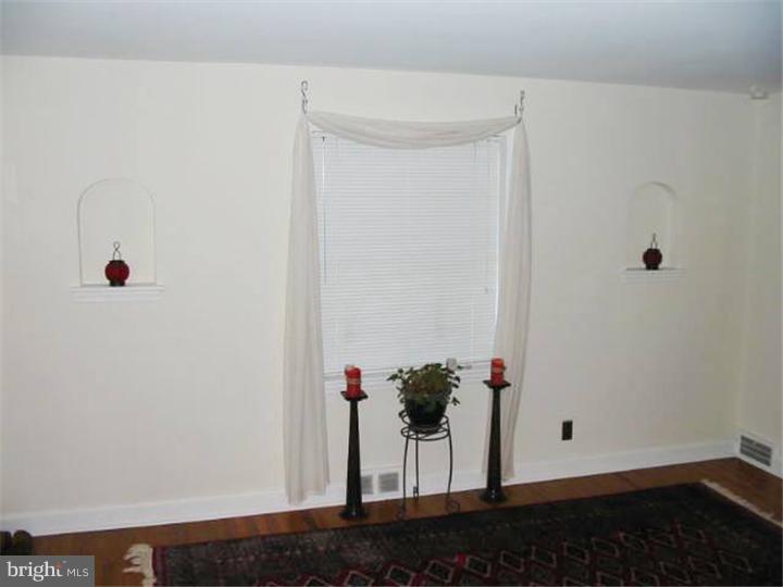 4022 Redden Road Drexel Hill, PA 19026 - Photo 8 of 25 Living Room