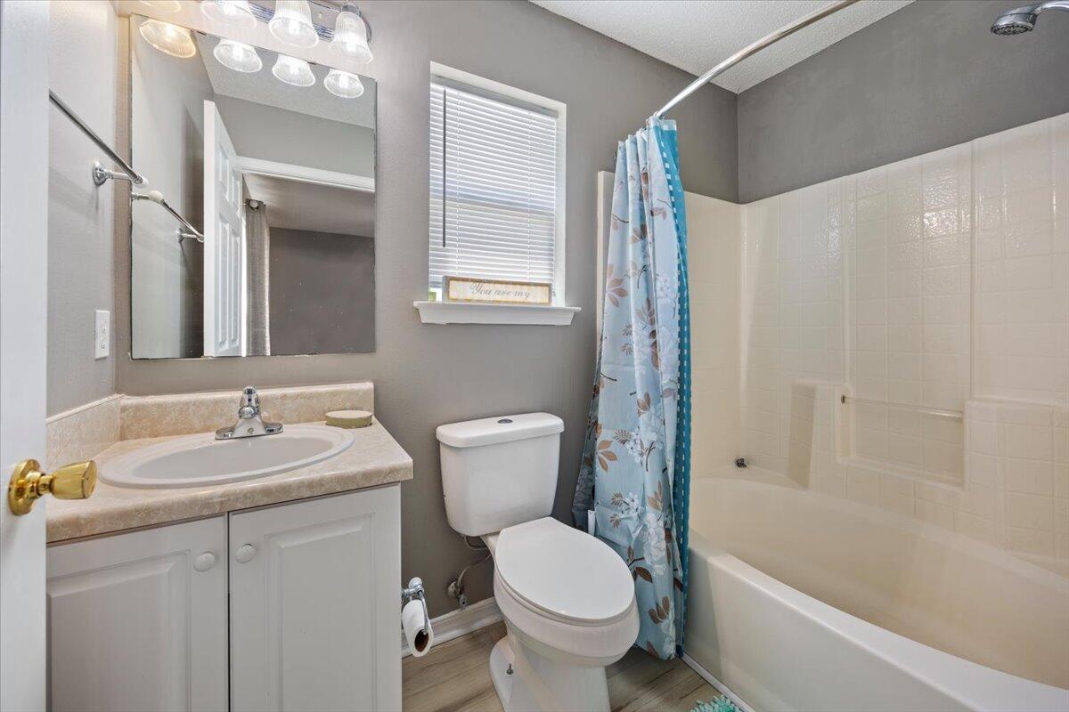7666 Chablis Circle Navarre, FL 32566 - Photo 13 of 20