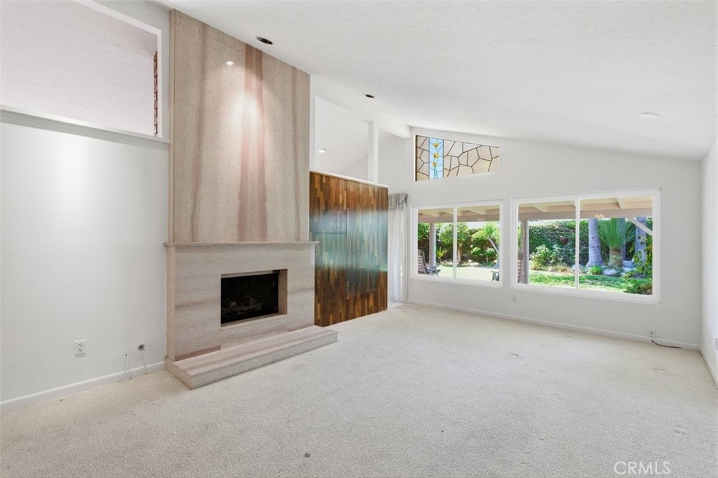 6307 Rhea Avenue Tarzana, CA 91335 - Photo 3 of 18 Living Room 1