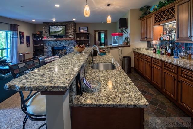 112 Hummingbird Road Beech Mountain, NC 28604 - Photo 18 of 35 Gallery Image 18