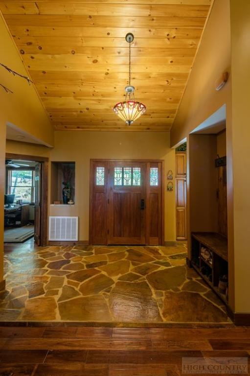112 Hummingbird Road Beech Mountain, NC 28604 - Photo 24 of 35 Gallery Image 24