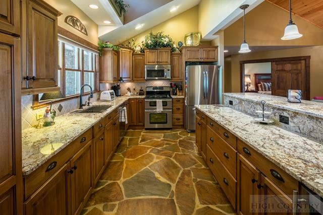 112 Hummingbird Road Beech Mountain, NC 28604 - Photo 5 of 35 Gallery Image 5