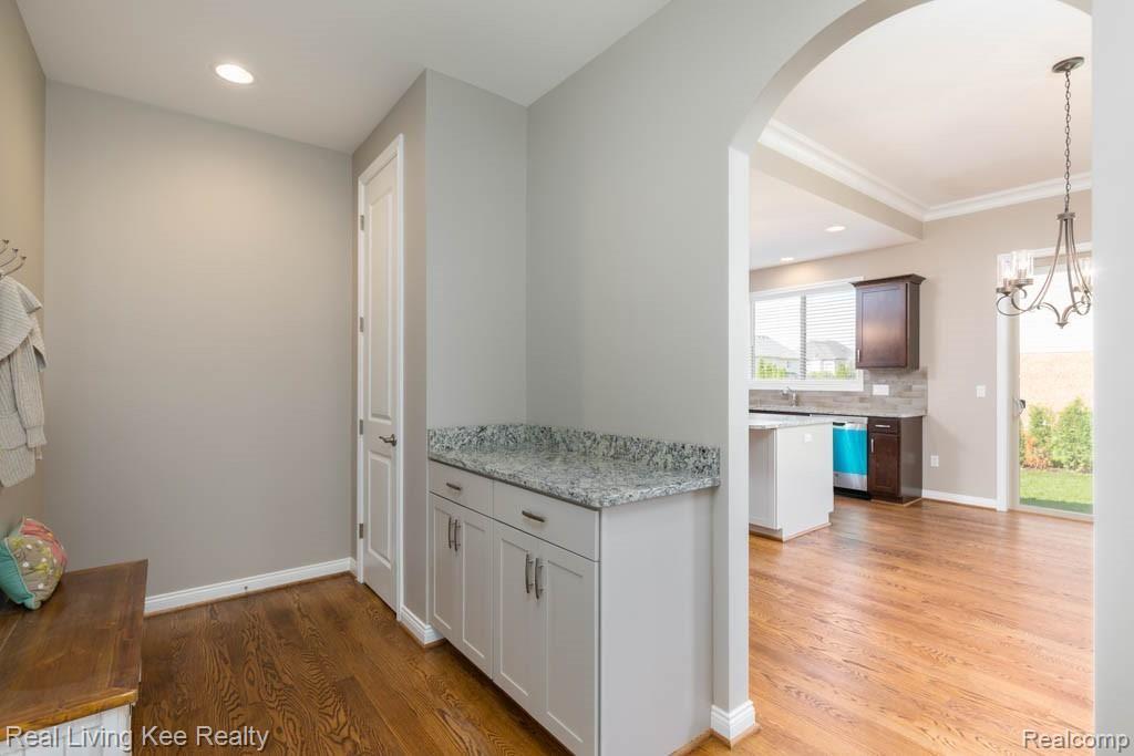 2715 Brook View Lane Troy, MI 48085 - Photo 17 of 41