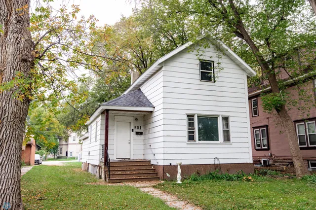 $155,000 | 601 10th Street South, Fargo, ND 58103