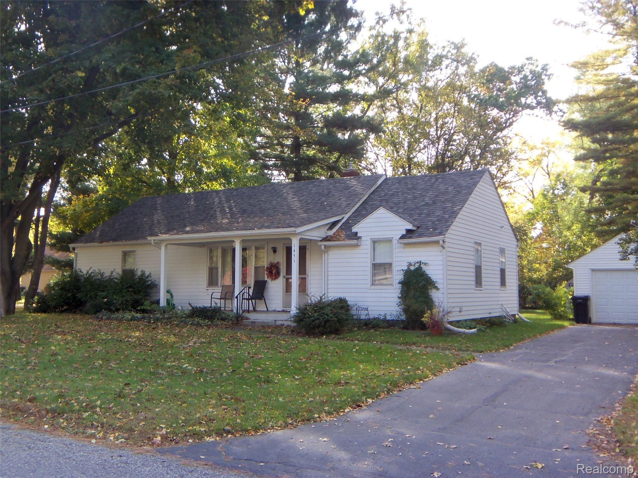 1451 Glen Road Howell, MI 48843 - Photo 19 of 21 100_3545.JPG