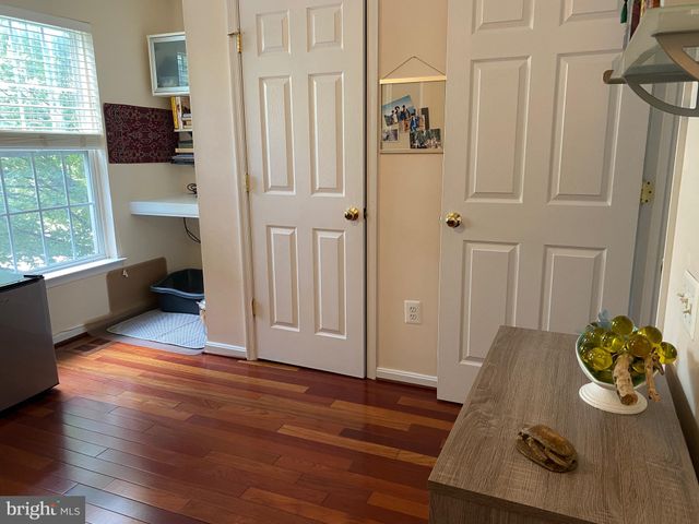 $500,000 | 11210 Edson Park Place, Unit 9, Rockville, MD 20852