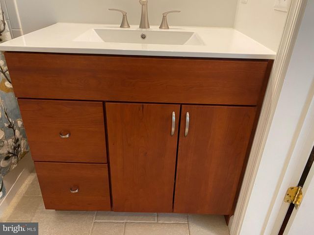 $500,000 | 11210 Edson Park Place, Unit 9, Rockville, MD 20852