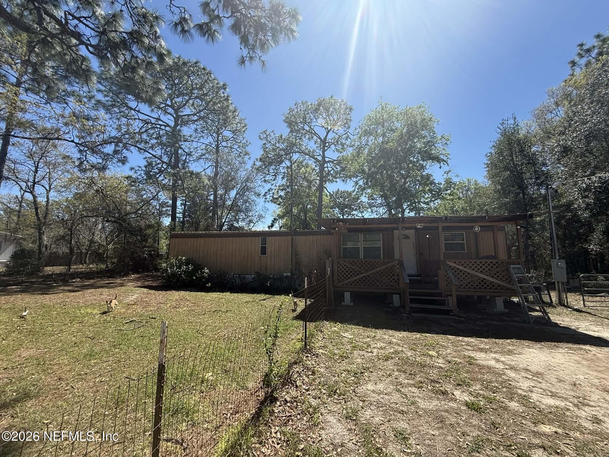6319 Bucknell Avenue Keystone Heights, FL 32656 - Photo 2 of 11 a backyard of a house
