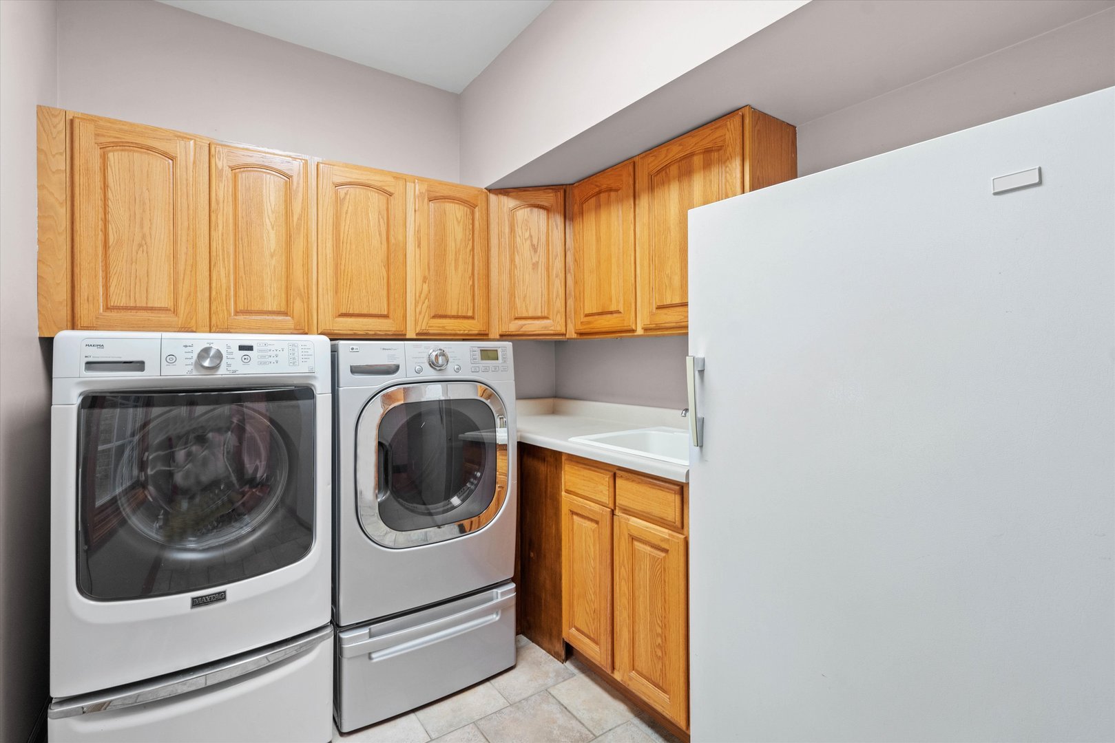 120 Fox Street Cary, IL 60013 - Photo 18 of 56 a utility room with dryer and washer
