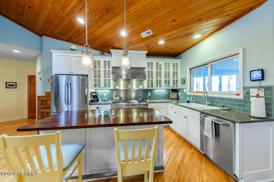 180 Fork Point Road Oriental, NC 28571 - Photo 9 of 48 Very Bright