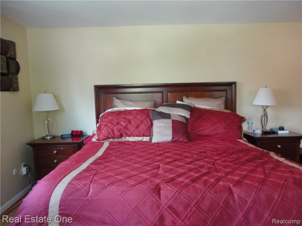 32305 Baintree Road Farmington Hills, MI 48334 - Photo 27 of 53