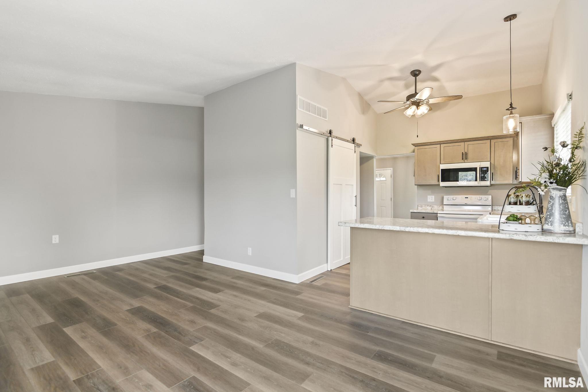 111 Springbrook Drive Springfield, IL 62702 - Photo 12 of 33
