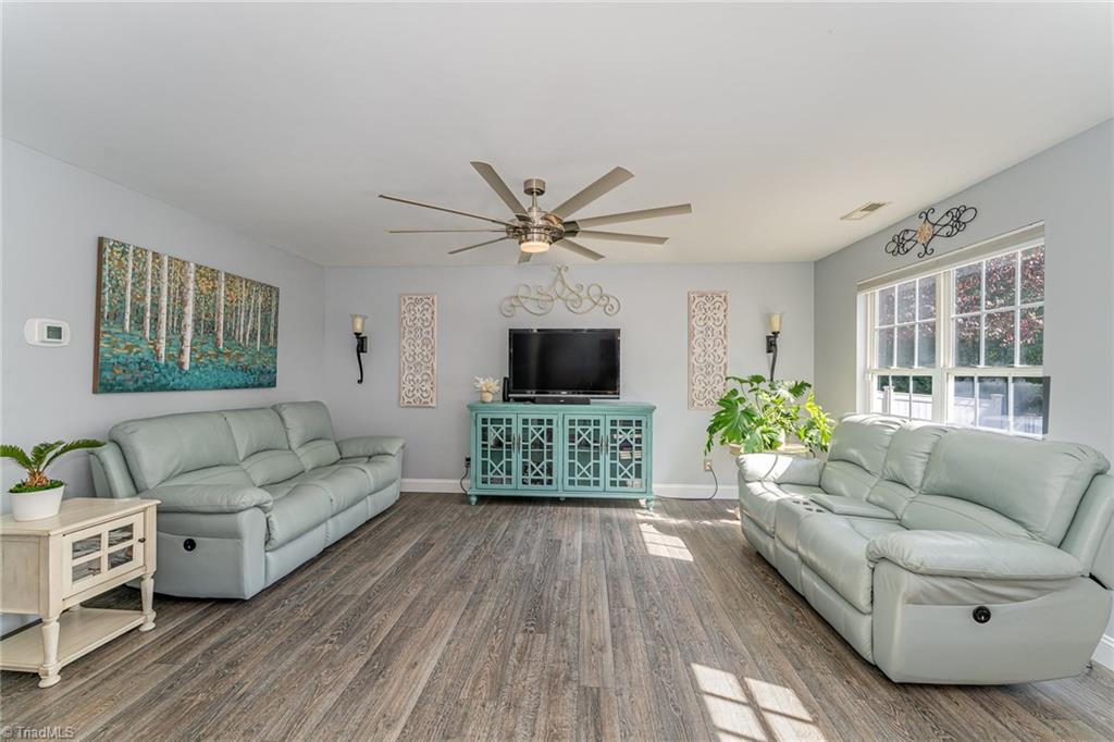 1188 Maple Ridge Drive Burlington, NC 27217 - Photo 6 of 34