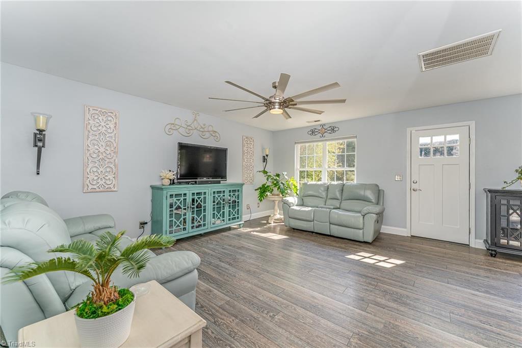 1188 Maple Ridge Drive Burlington, NC 27217 - Photo 7 of 34