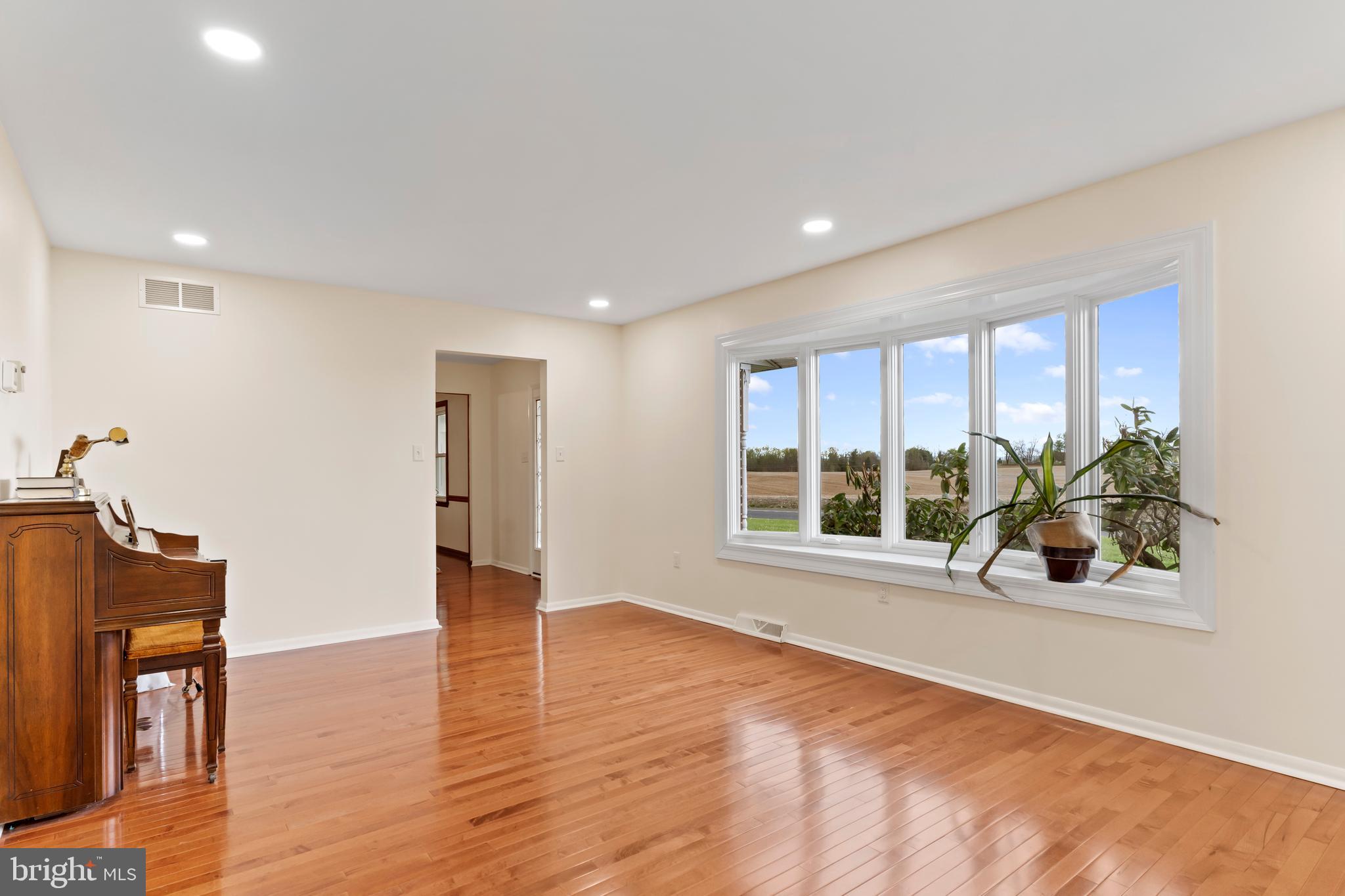 1393 Lutztown Road Boiling Springs, PA 17007 - Photo 6 of 44 Gallery Image 6