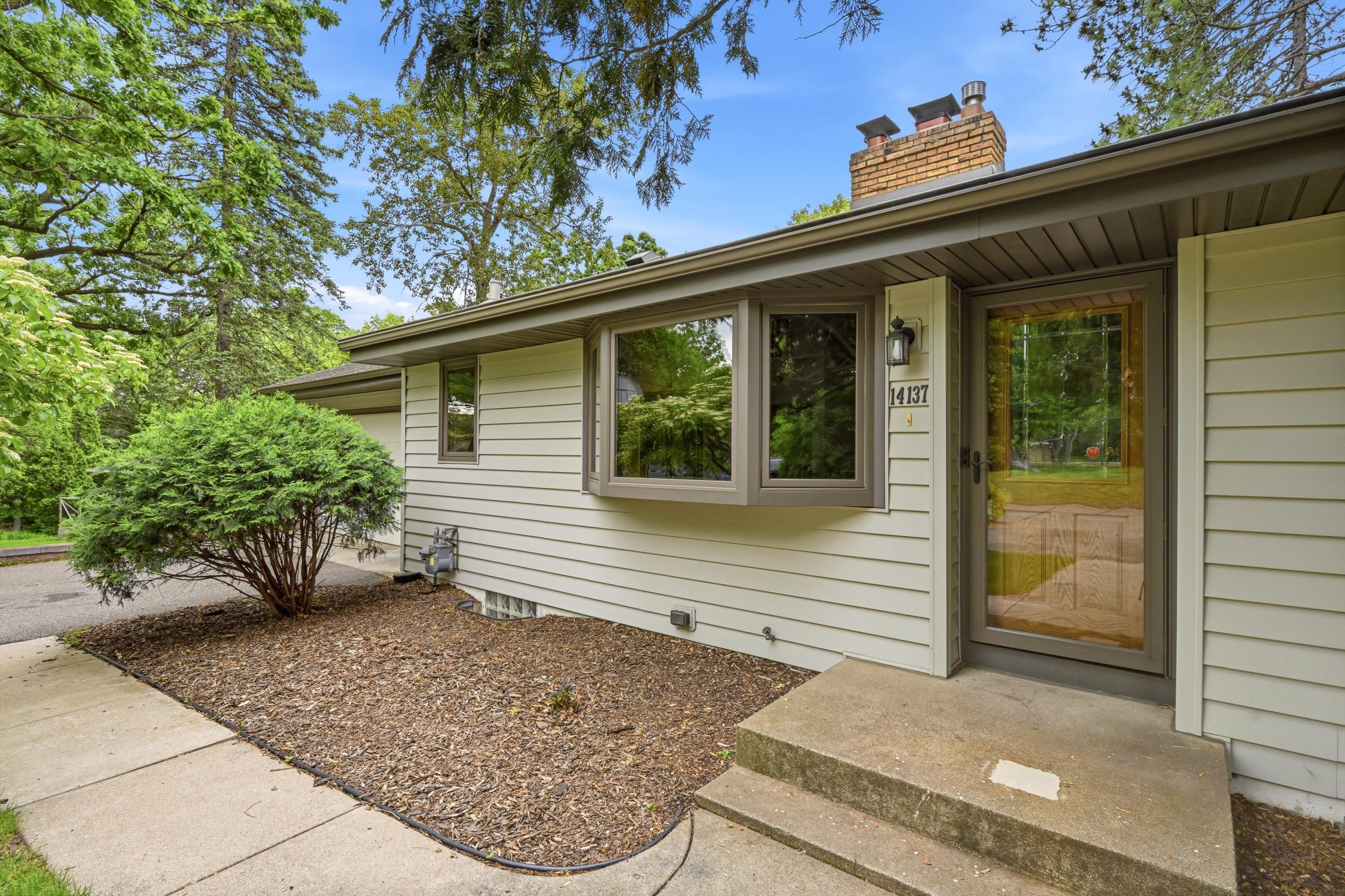 14137 Glenridge Road Minnetonka, MN 55345 - Photo 5 of 52