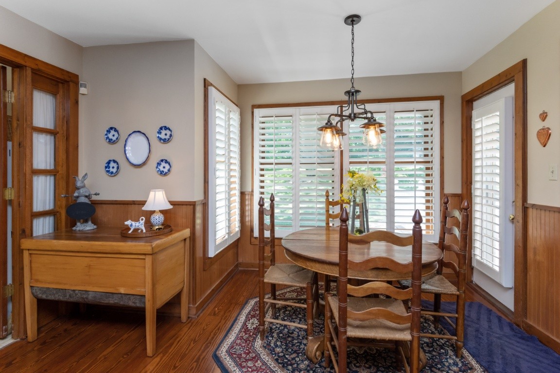 1637 North Greenhill Road Mount Juliet, TN 37122 - Photo 8 of 35 a dining room with furniture and window