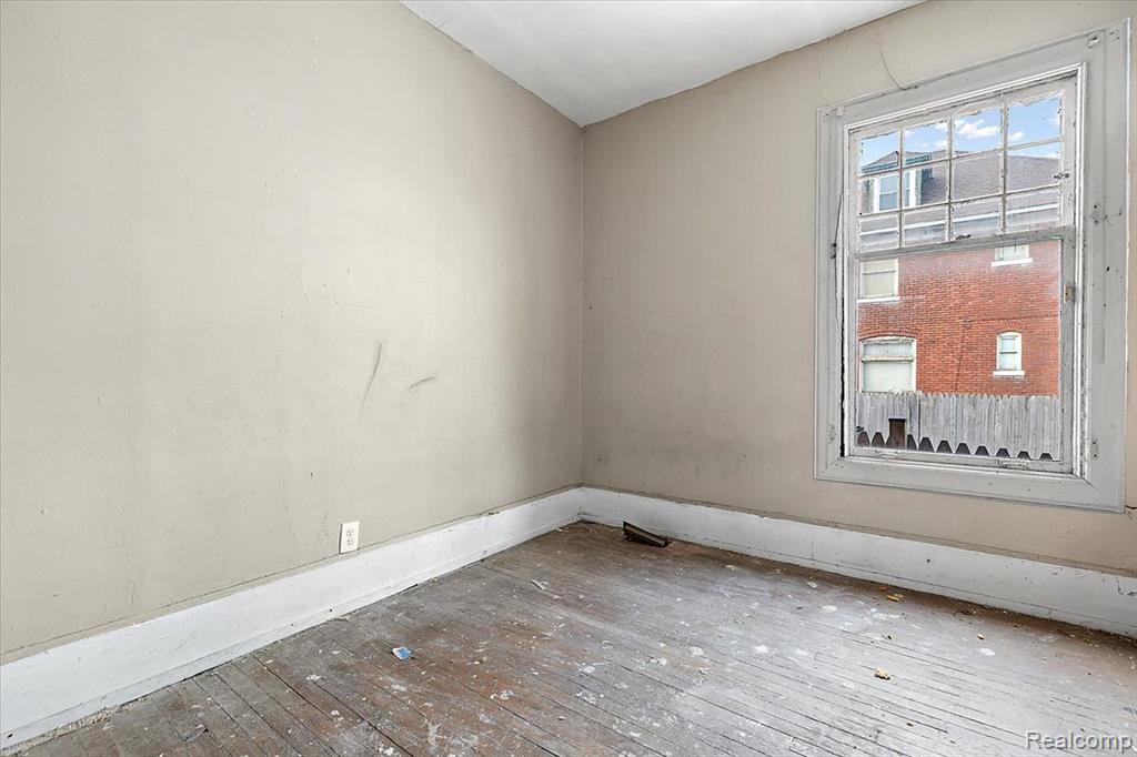 3000 Field Street Detroit, MI 48214 - Photo 14 of 77