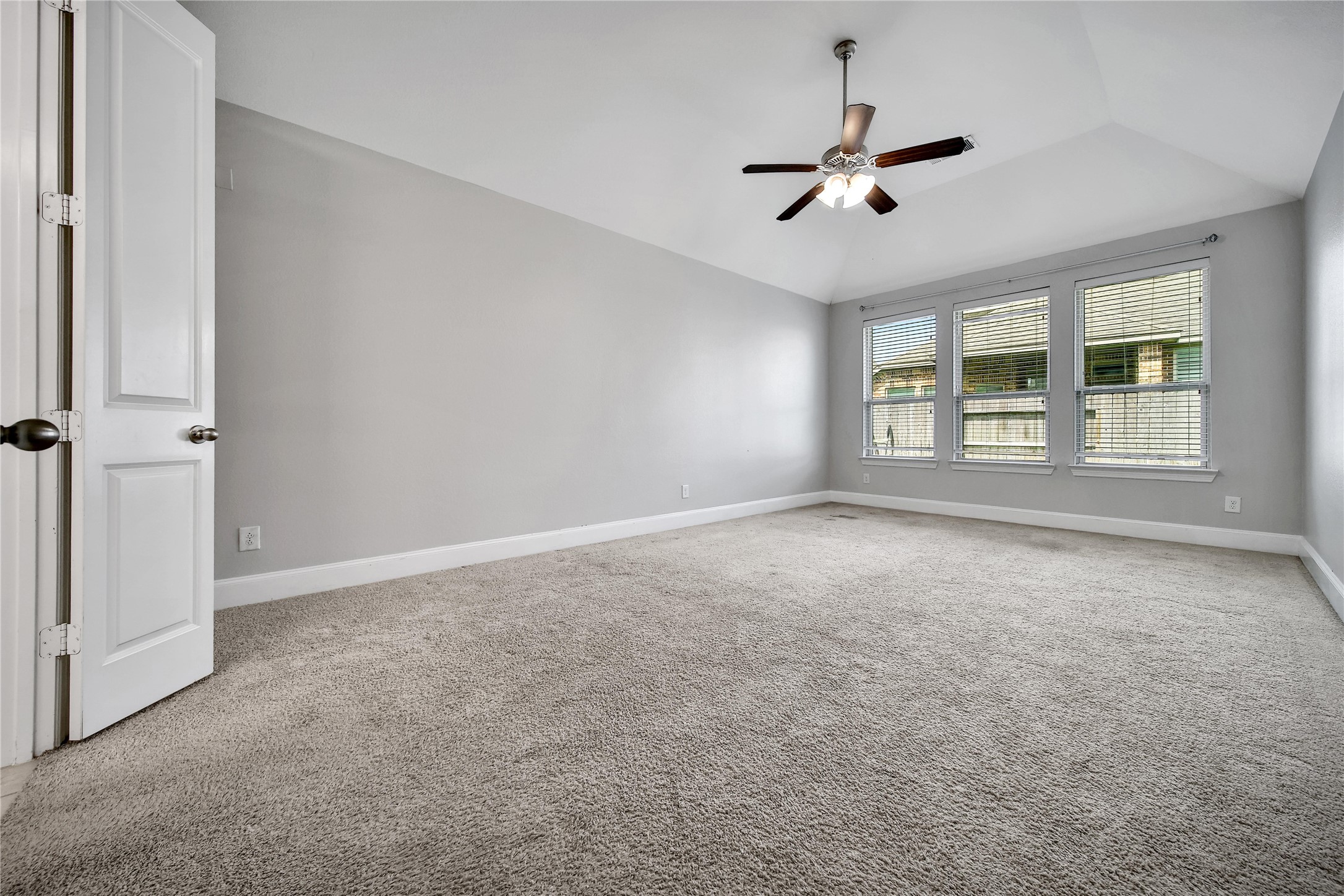 3910 Lupin Bush Lane Manvel, TX 77578 - Photo 21 of 30 an empty room with windows and ceiling fan