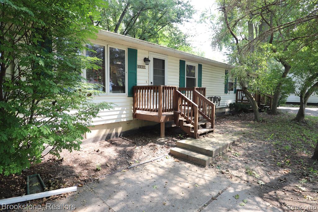 21800 Middlebelt Road Farmington, MI 48336 - Photo 2 of 24
