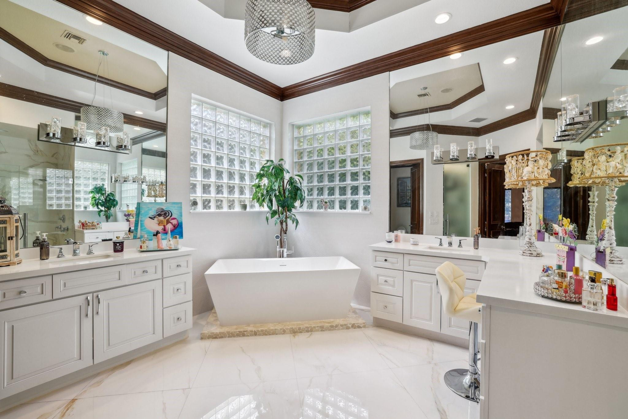 3234 Northwest 60th Street Boca Raton, FL 33496 - Photo 23 of 63 Primary Bathroom