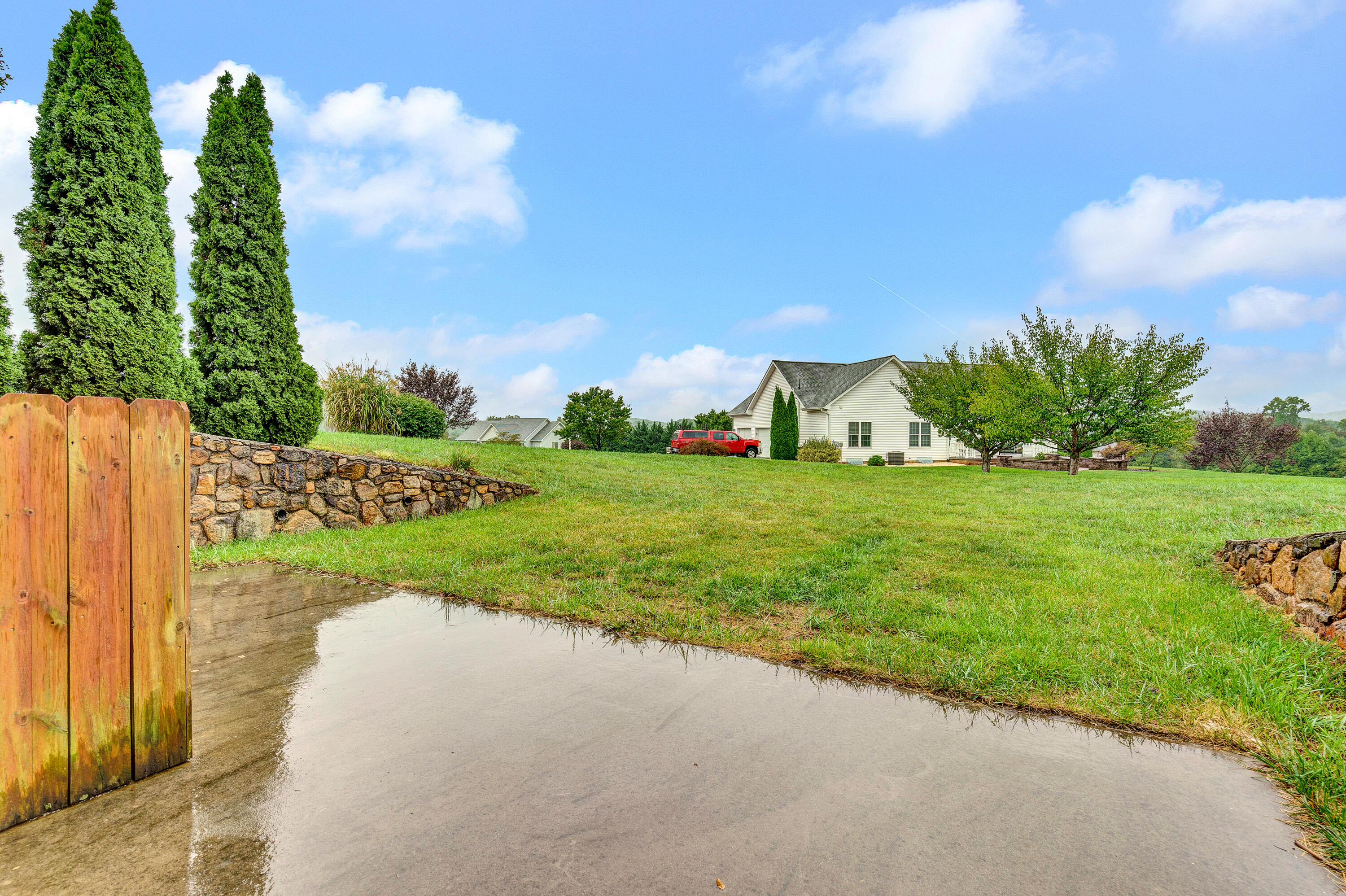 40 Old Farm Road Boones Mill, VA 24065 - Photo 33 of 41 27 Patio & Back Yard
