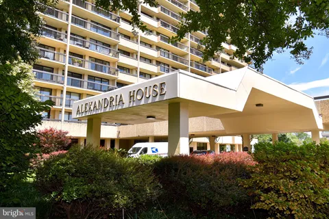 $799,990 | 400 Madison Street, Unit 301, Alexandria, VA 22314