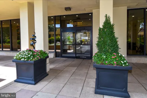 $779,000 | 400 Madison Street, Unit 301, Alexandria, VA 22314