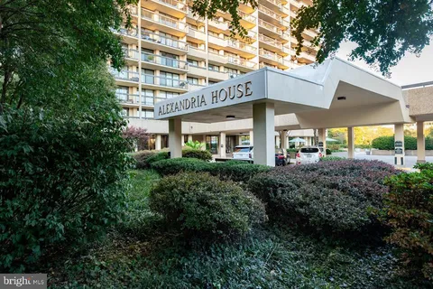 $799,990 | 400 Madison Street, Unit 301, Alexandria, VA 22314