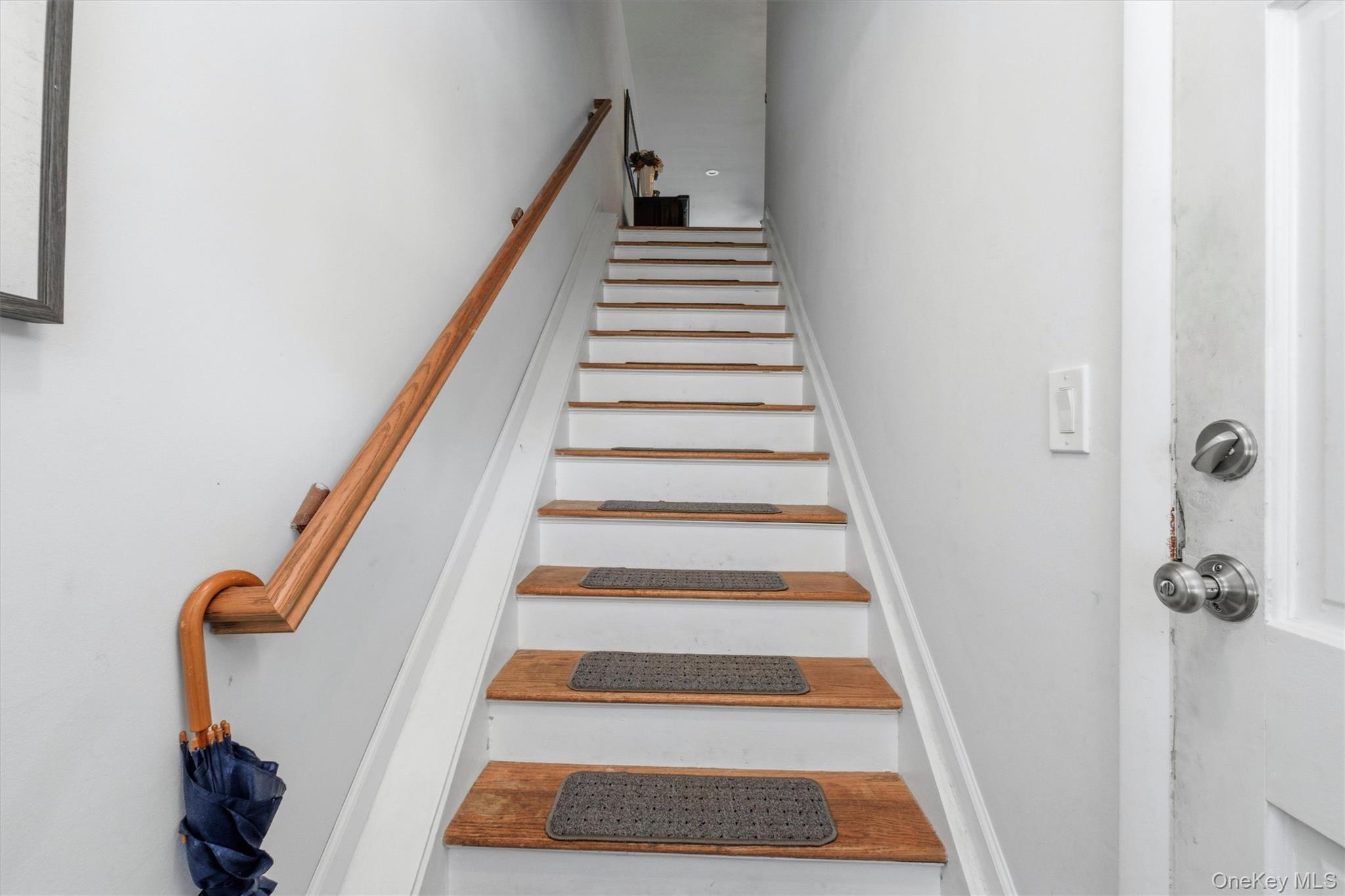 1840 Crompond Road, Unit 6C3 Peekskill, NY 10566 - Photo 3 of 26 Full set of stairs into the unit.