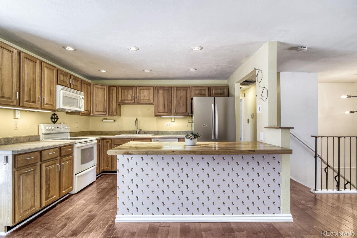 5160 Simms Place Wheat Ridge, CO 80033 - Photo 3 of 28