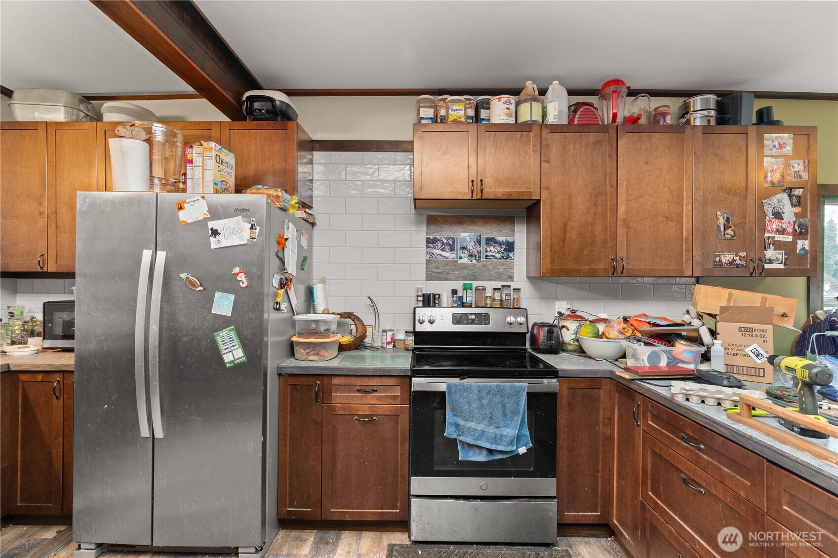 219 East Curtis Street Aberdeen, WA 98520 - Photo 11 of 29 a kitchen with stainless steel appliances granite countertop a refrigerator and a stove