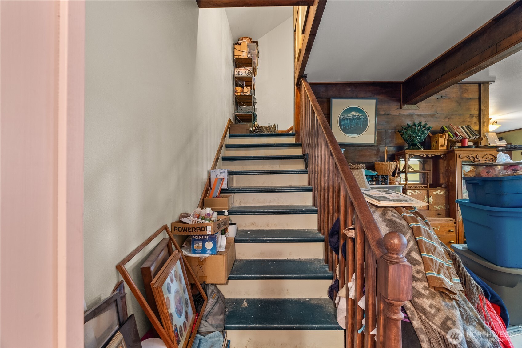 219 East Curtis Street Aberdeen, WA 98520 - Photo 16 of 29 a view of entryway and hall