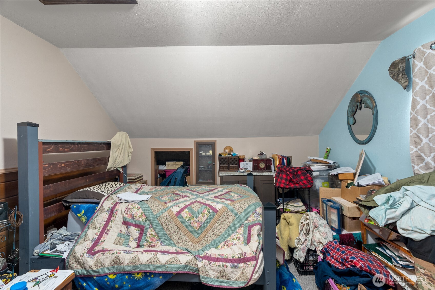 219 East Curtis Street Aberdeen, WA 98520 - Photo 18 of 29 a bed room with two bed and a chair