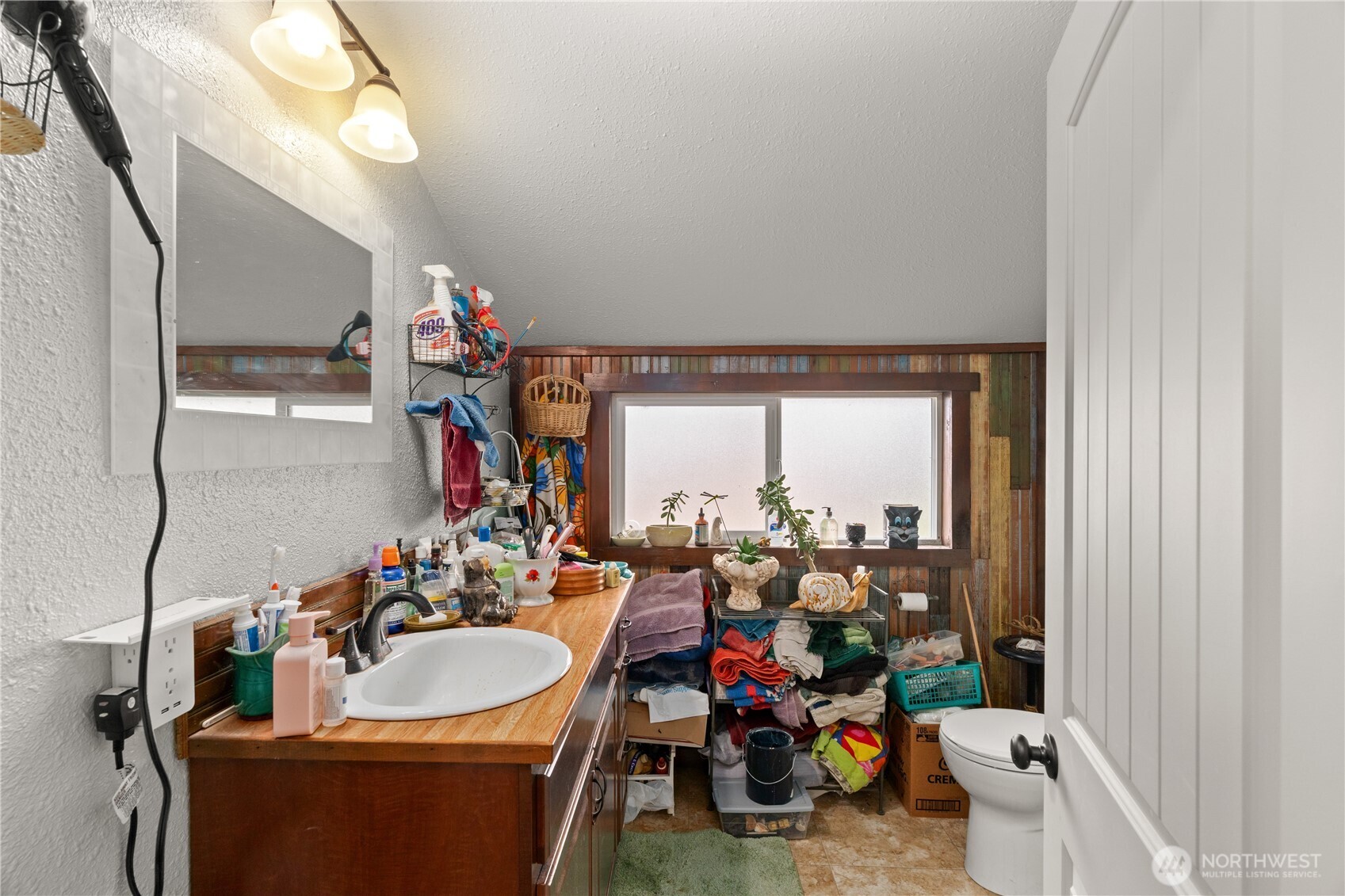 219 East Curtis Street Aberdeen, WA 98520 - Photo 21 of 29 a view of a room with gym equipment