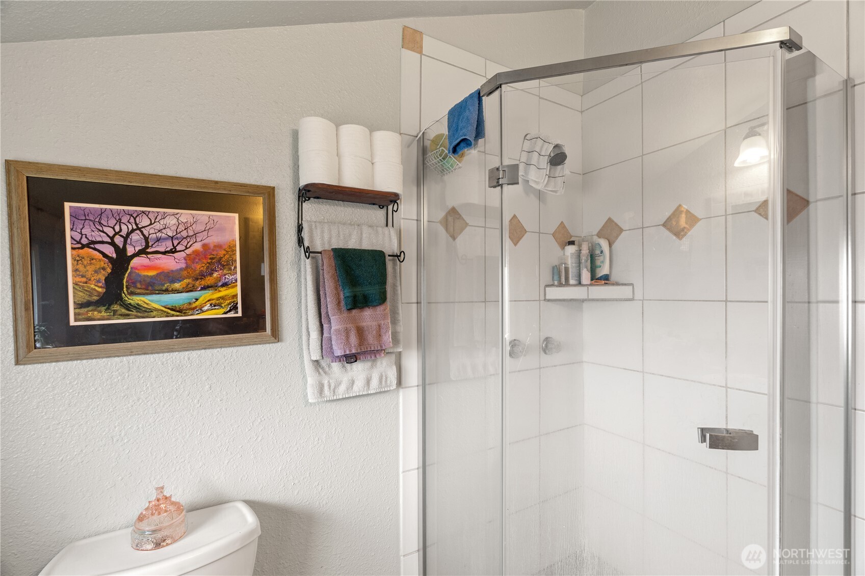 219 East Curtis Street Aberdeen, WA 98520 - Photo 22 of 29 a bathroom with a shower and a sink