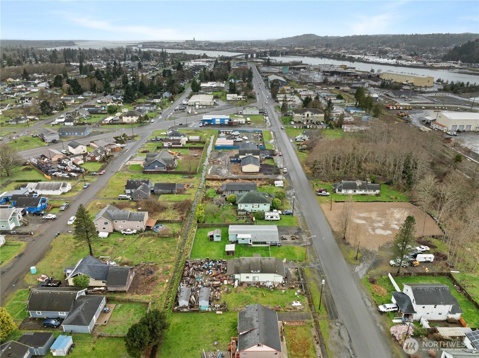 219 East Curtis Street Aberdeen, WA 98520 - Photo 27 of 29 a view of a city