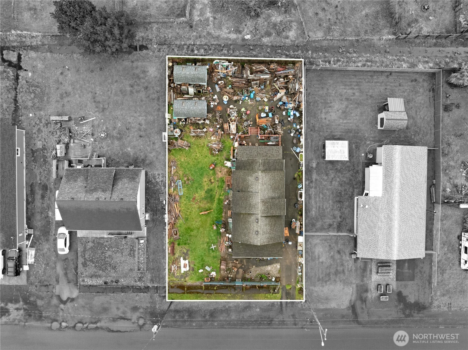 219 East Curtis Street Aberdeen, WA 98520 - Photo 29 of 29 a bathroom with a glass door