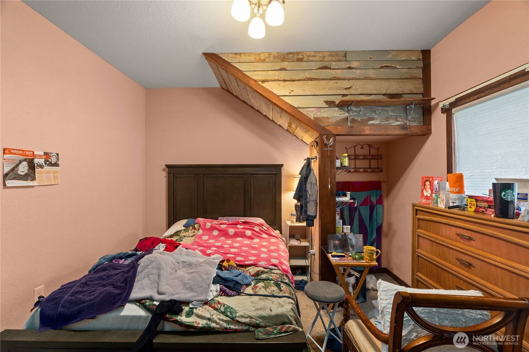 219 East Curtis Street Aberdeen, WA 98520 - Photo 6 of 29 a bedroom with furniture and a bed