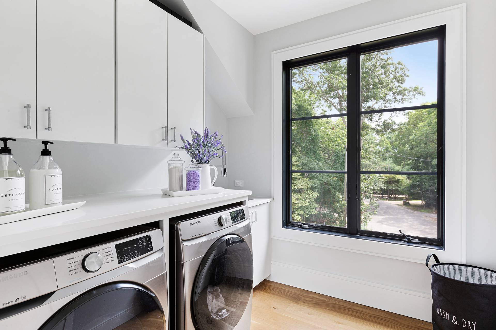 8 Crows Nest Lane East Hampton, NY 11937 - Photo 25 of 33 a utility room with dryer and washer
