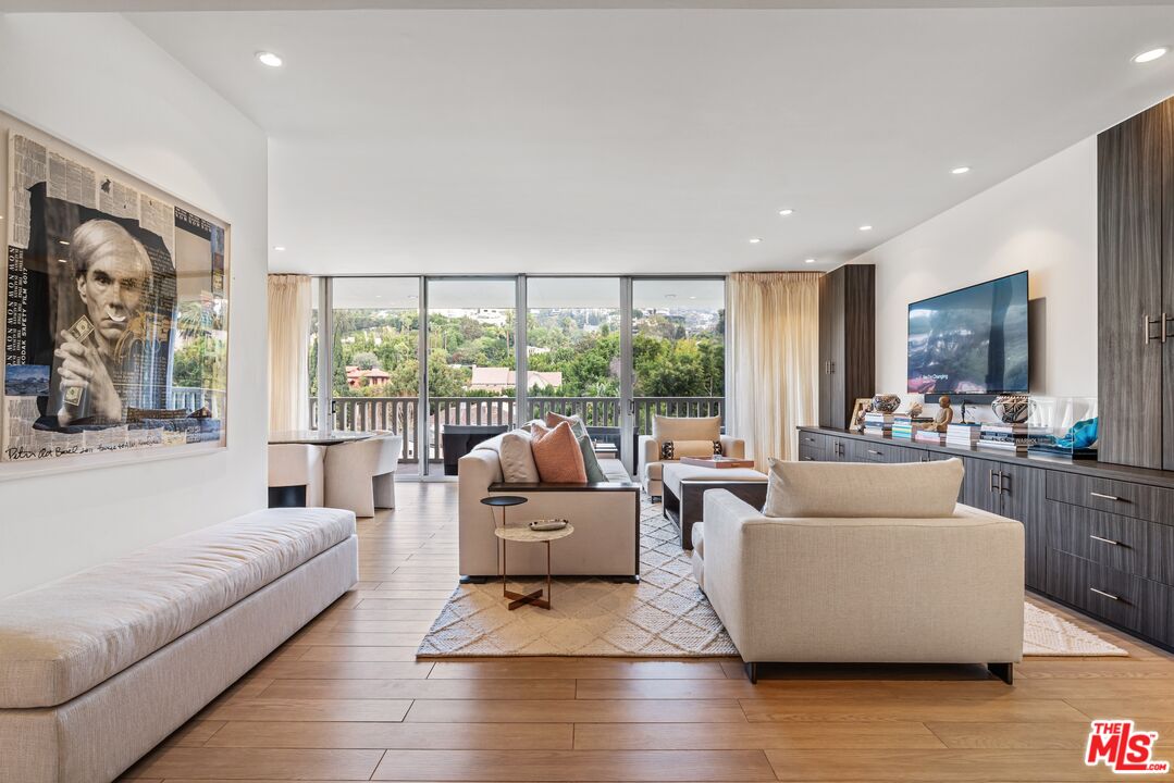 9255 Doheny Road, Unit 703 West Hollywood, CA 90069 - Photo 4 of 28