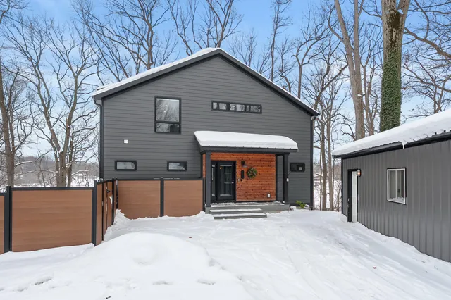 $1,125,000 | 130 Singer Lake Trail, Baroda, MI 49101