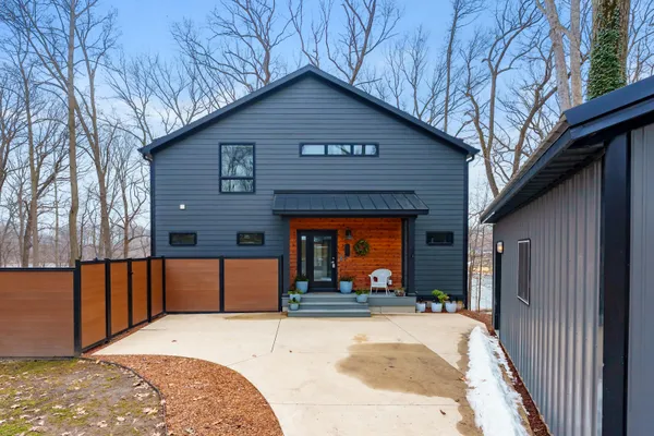 $1,000,000 | 130 Singer Lake Trail, Baroda, MI 49101